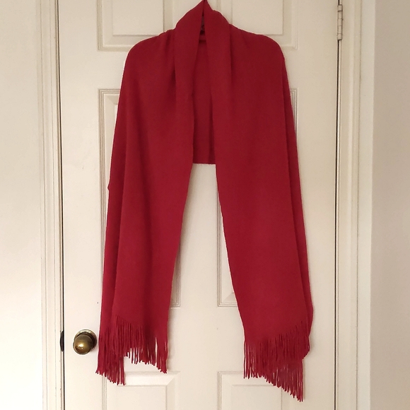 NWOT. Woman's Long and soft sweater wrap/scarf. - Picture 4 of 5